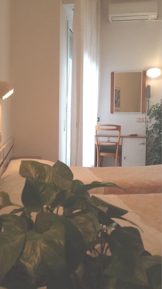 Hotel Galles リミニ エクステリア 写真