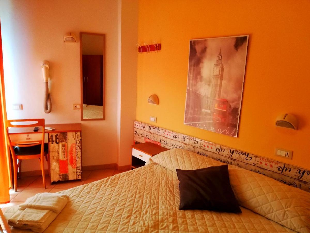 Hotel Galles リミニ エクステリア 写真