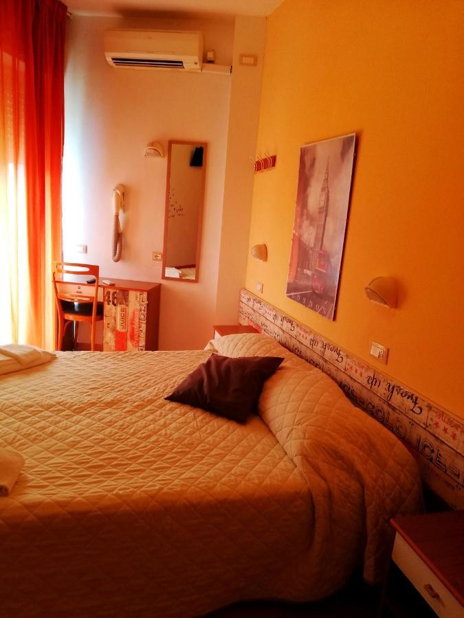 Hotel Galles リミニ エクステリア 写真